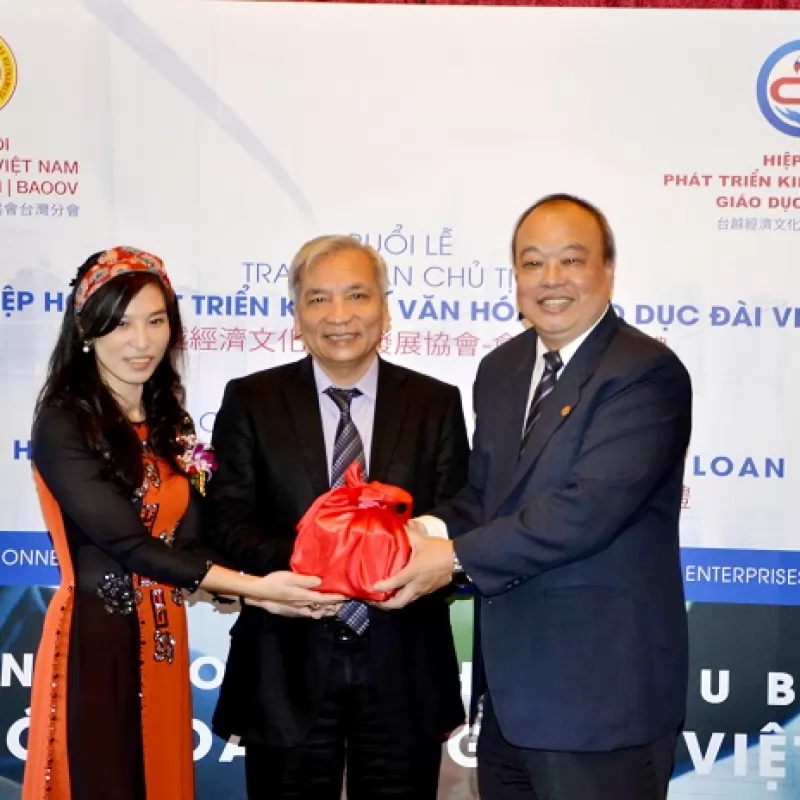 Lễ trao nhận chức chủ tịch nhiệm kỳ lần thứ hai của Hiệp Hội Đài Việt