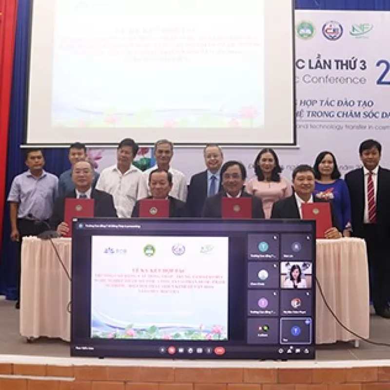 Hội thảo khoa học “Định hướng hợp tác đào tạo và chuyển giao công nghệ trong chăm sóc da thẩm mỹ” và Ký kết hợp tác.